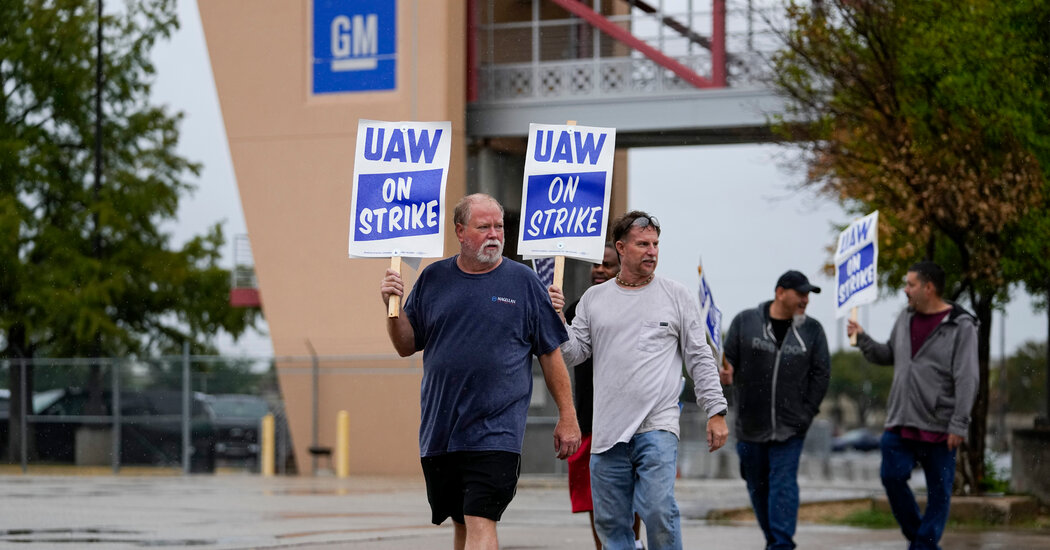 UAW’s Growing Strikes May Point to a Final Showdown or a Lengthy Conflict